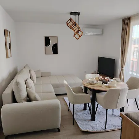 84 Obradovic Apartment *